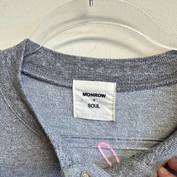 MONROW X SOULCYCLE Embroidered Heather Gray Sweatshirt Top Henley Size Small - Picture 3 of 7